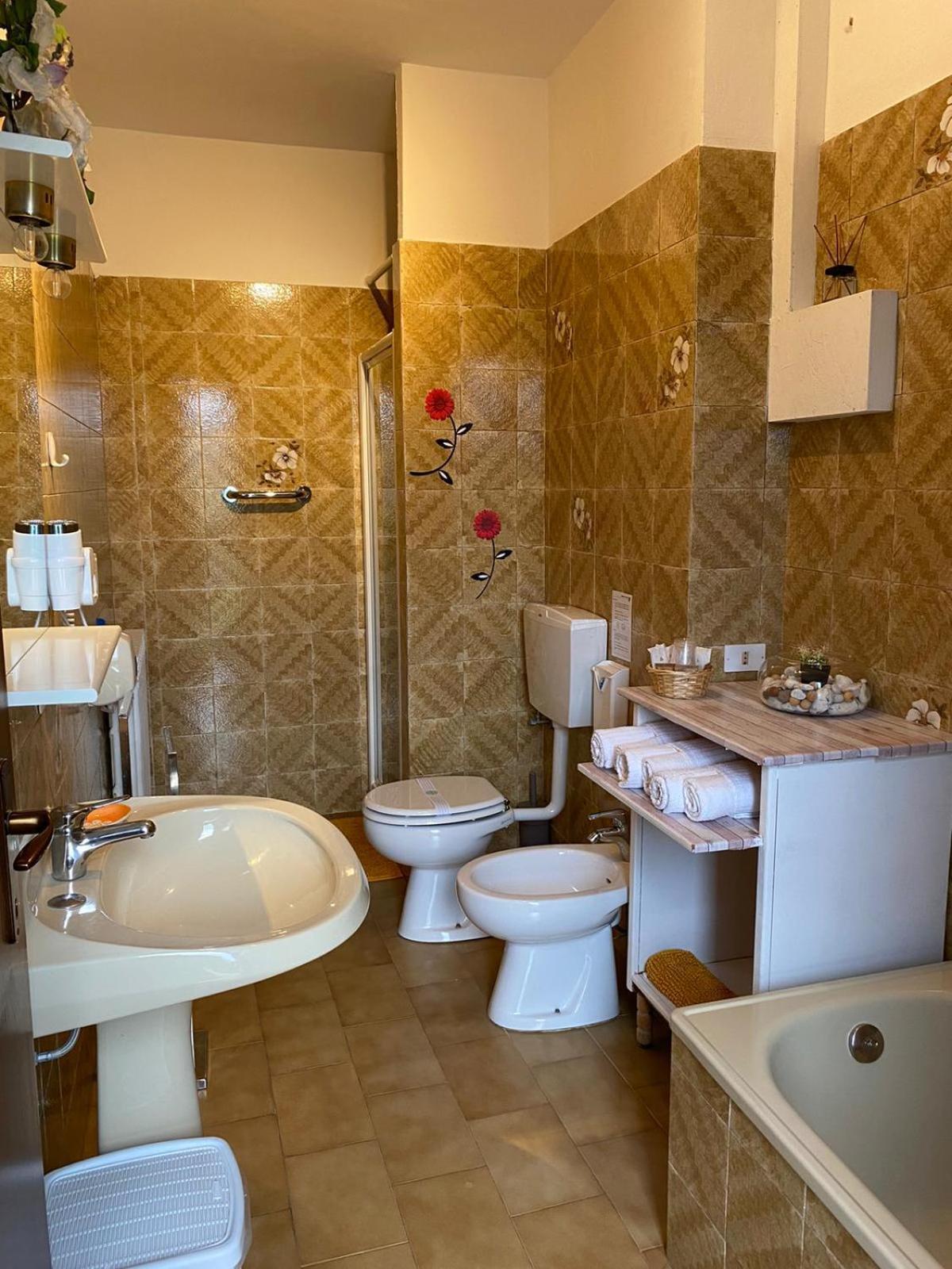 Agriturismo La Ruota Montelupo Albese Ngoại thất bức ảnh